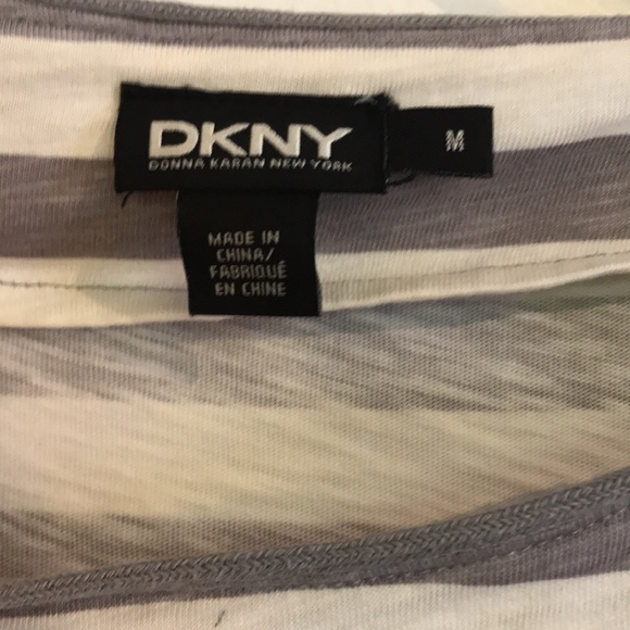 DKNY worn 2x shrank in wash! 💯 cotton fits like a size S beautiful soft fabric - Picture 3 of 7